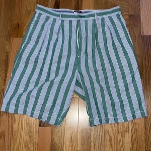 Vintage! 
Perfect condition size 34 Tommy Hilfiger plaid shorts.